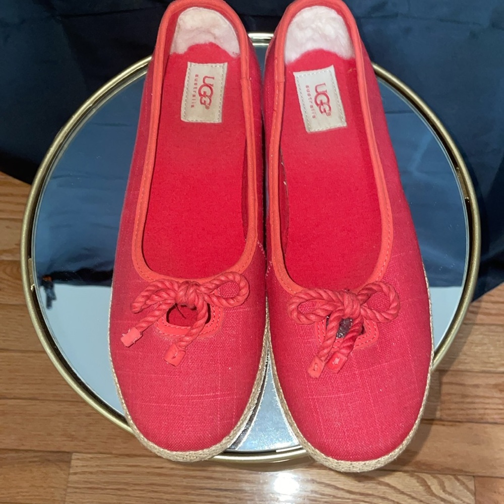UGG women’s slip on flat in size 11